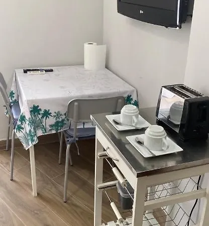 Estudio Sin ,todo En Blanco Apartment *