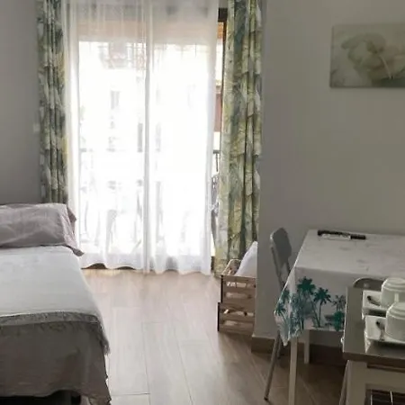 Estudio Sin Habitación ,todo En Una Blanco Apartamento Dénia